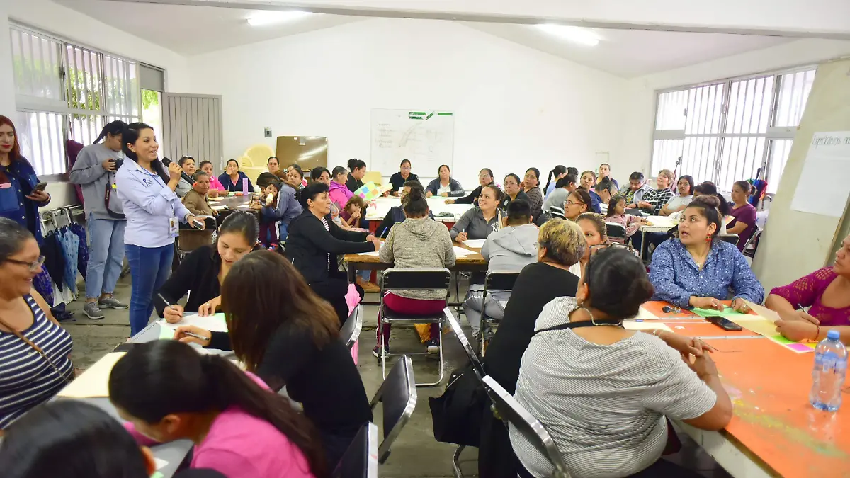 LLEGAN TALLERES A CEDECOM  (4)